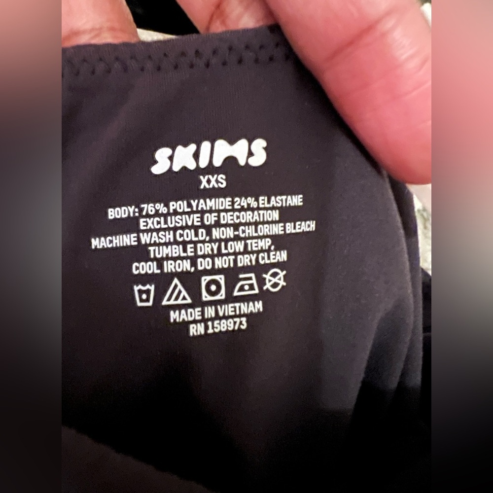 SKIMS FITS EVERYBODY CAMI THONG BODYSUIT NWOT - ONYX - Picture 6 of 7